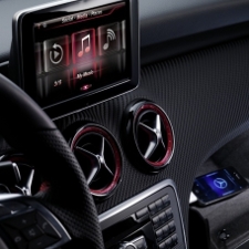 Mercedes Benz integrating Siri