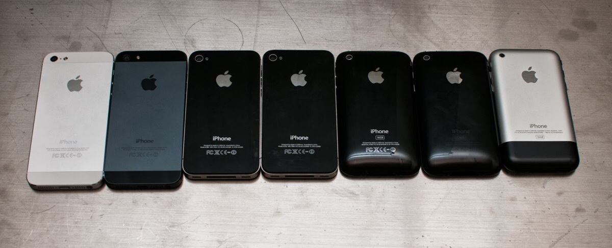 Picture All 7 Generations Of Apple Iphone At One Place