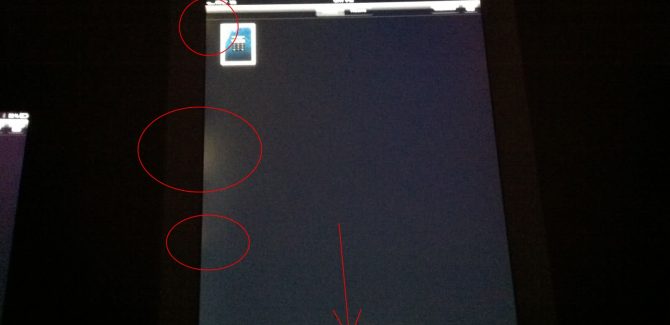 iPad 2 : Light leaking from Screen (Check the red rings)